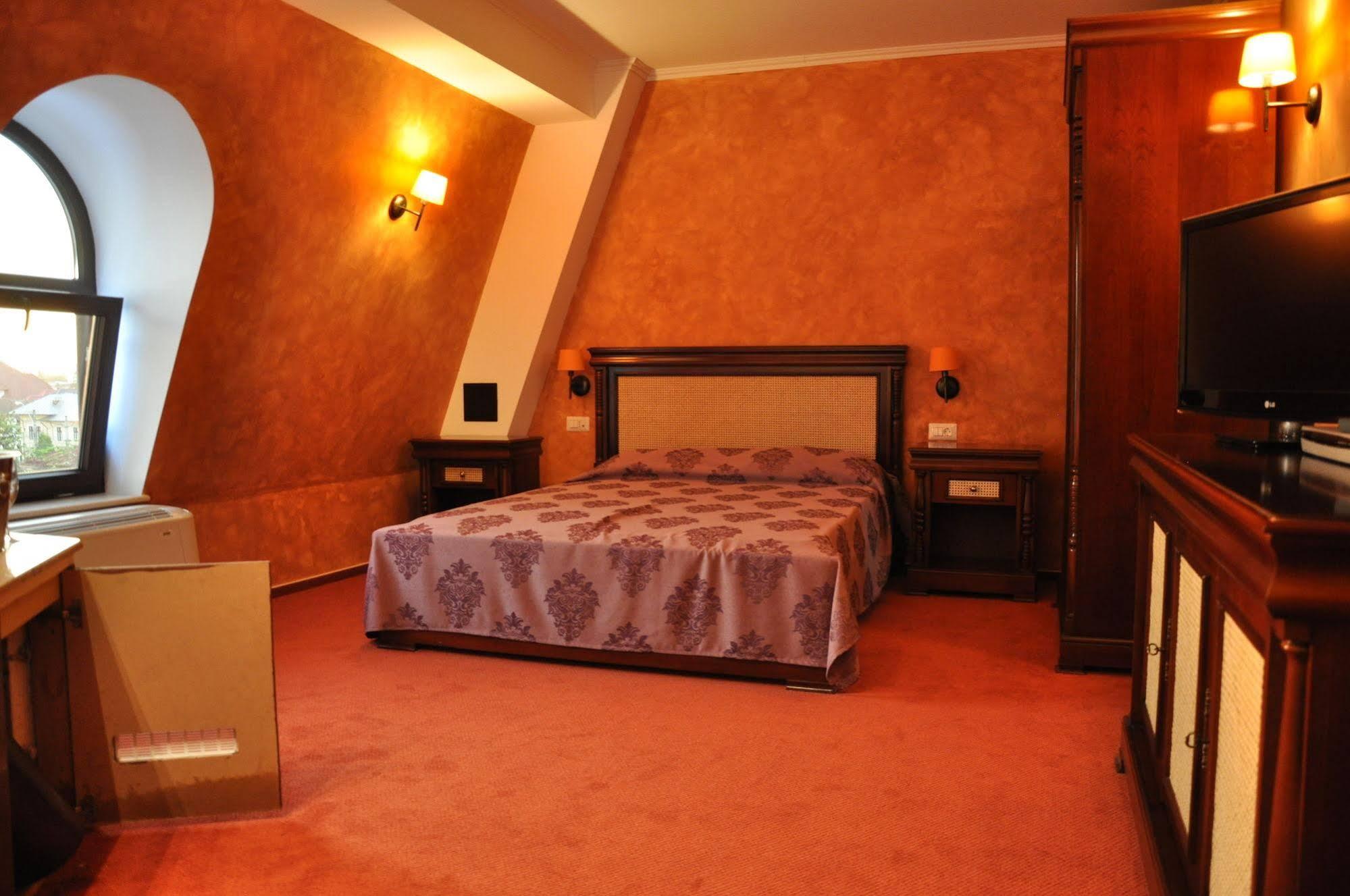 Vigo Grand Hotel Ploieşti Kültér fotó