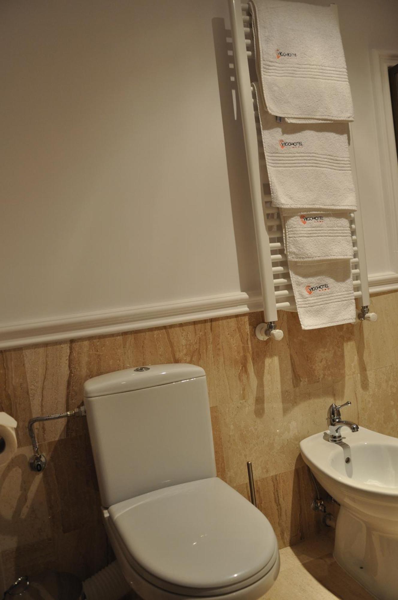 Vigo Grand Hotel Ploieşti Szoba fotó