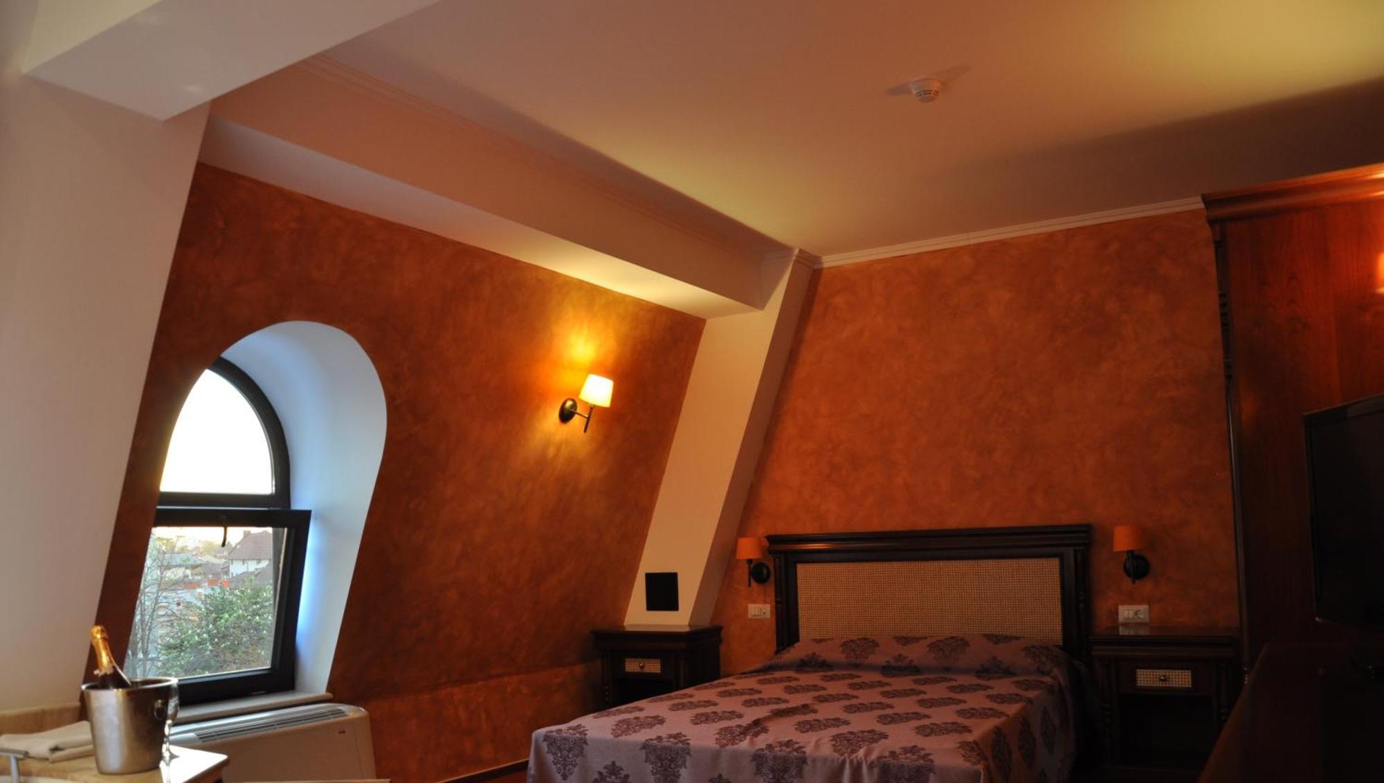 Vigo Grand Hotel Ploieşti Szoba fotó