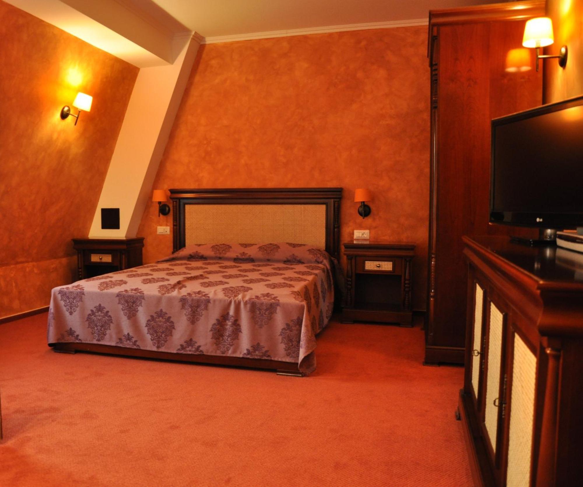 Vigo Grand Hotel Ploieşti Szoba fotó