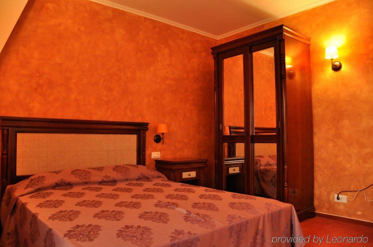 Vigo Grand Hotel Ploieşti Kültér fotó